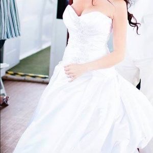 Oleg Cassini wedding dress size 0